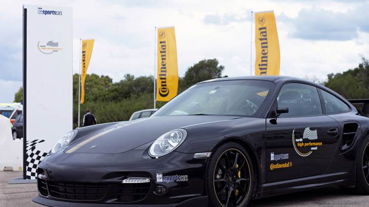Porsche 9ff TR 1000 Front Side Pose In Black